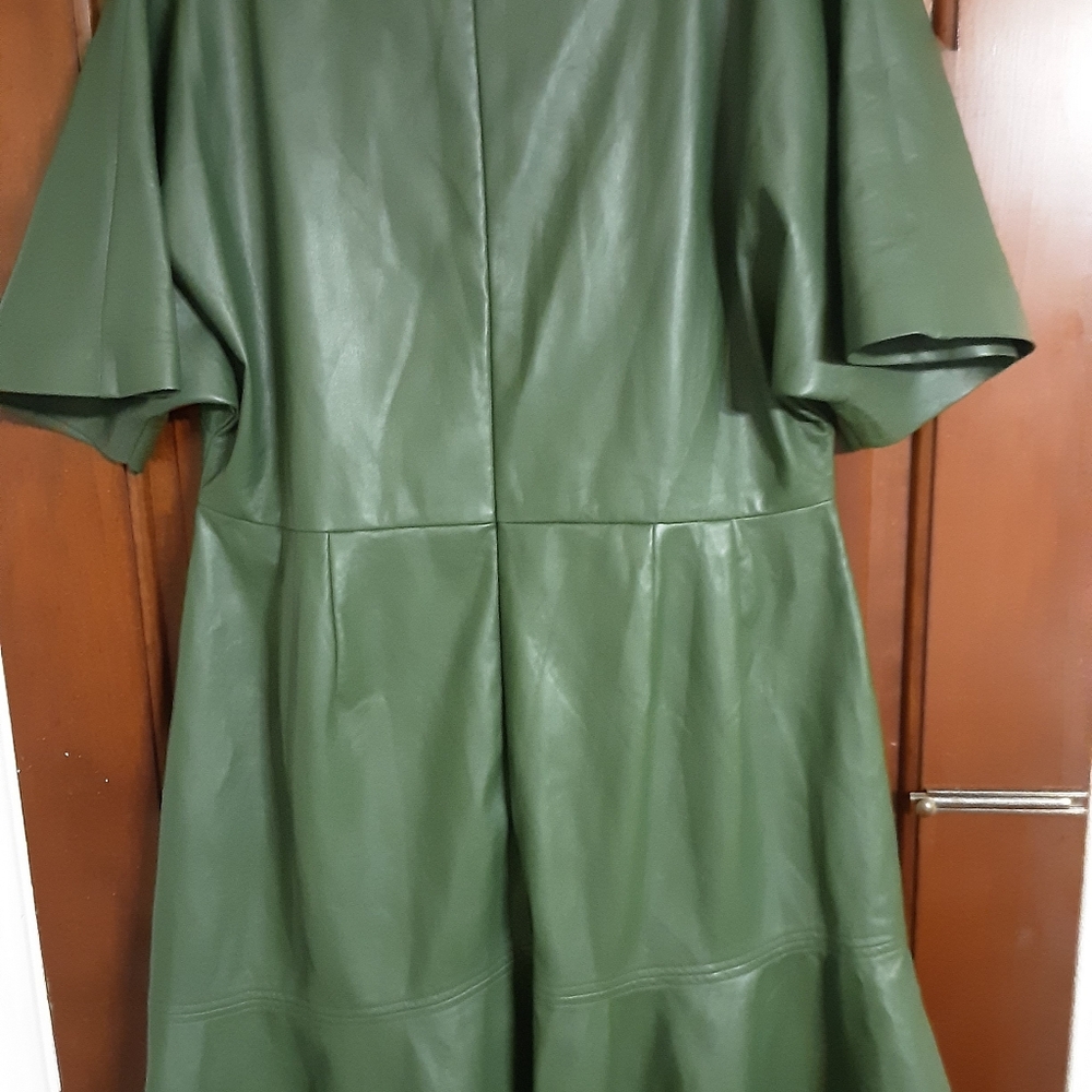 Women's Faux  Green Leather Dress Size 18 - Picture 4 of 6